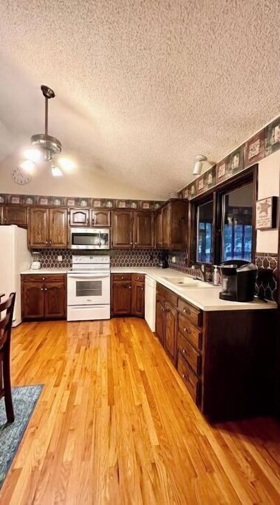 Sunny Brick Home with big Sunroom 4BR, 3BA