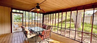 Sunny Brick Home with big Sunroom 4BR, 3BA