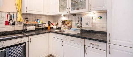Kühlschrank, Ofen, Herdplatte, Geschirrspüler