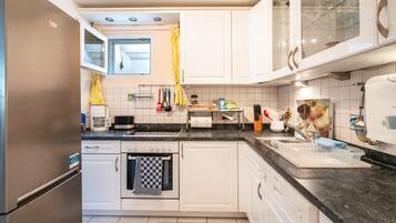 Kühlschrank, Ofen, Herdplatte, Geschirrspüler