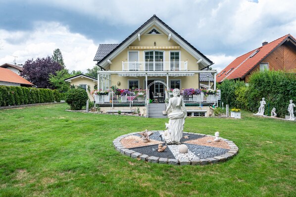 Exterior - Holiday Apartment 'Ferienwohnung Marianna' close to the Lake with Shared Garden & Wi-Fi (Riederau)