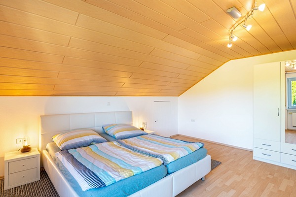 2 dormitorios, tabla de planchar con plancha, wifi gratis y ropa de cama