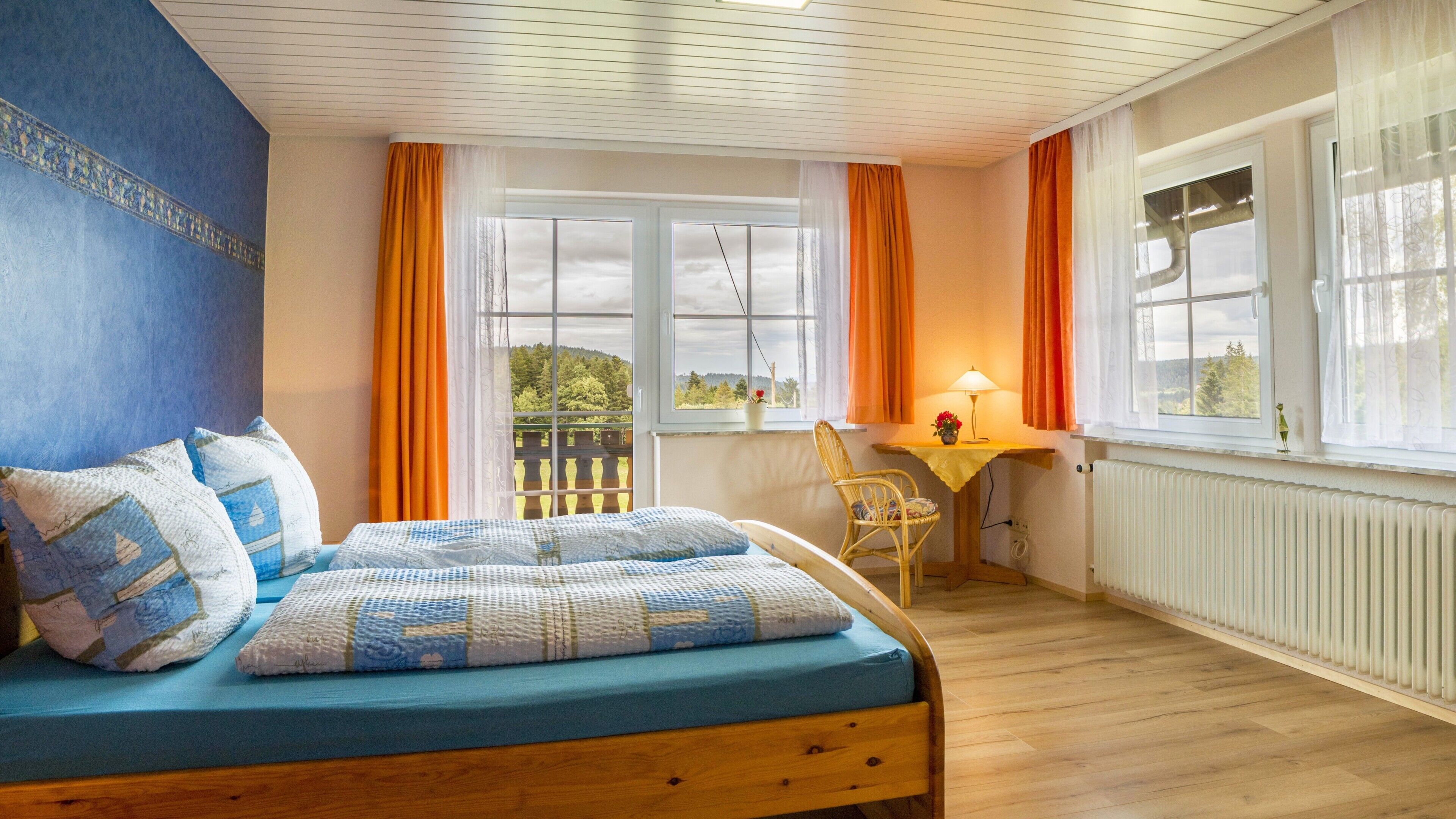 2 室のベッドルーム、WiFi (無料)、ベッドシーツ