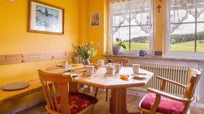 Dining - Apartment 'Fuchs' with Mountain View, Shared Garden and Wi-Fi (Lauterbach)