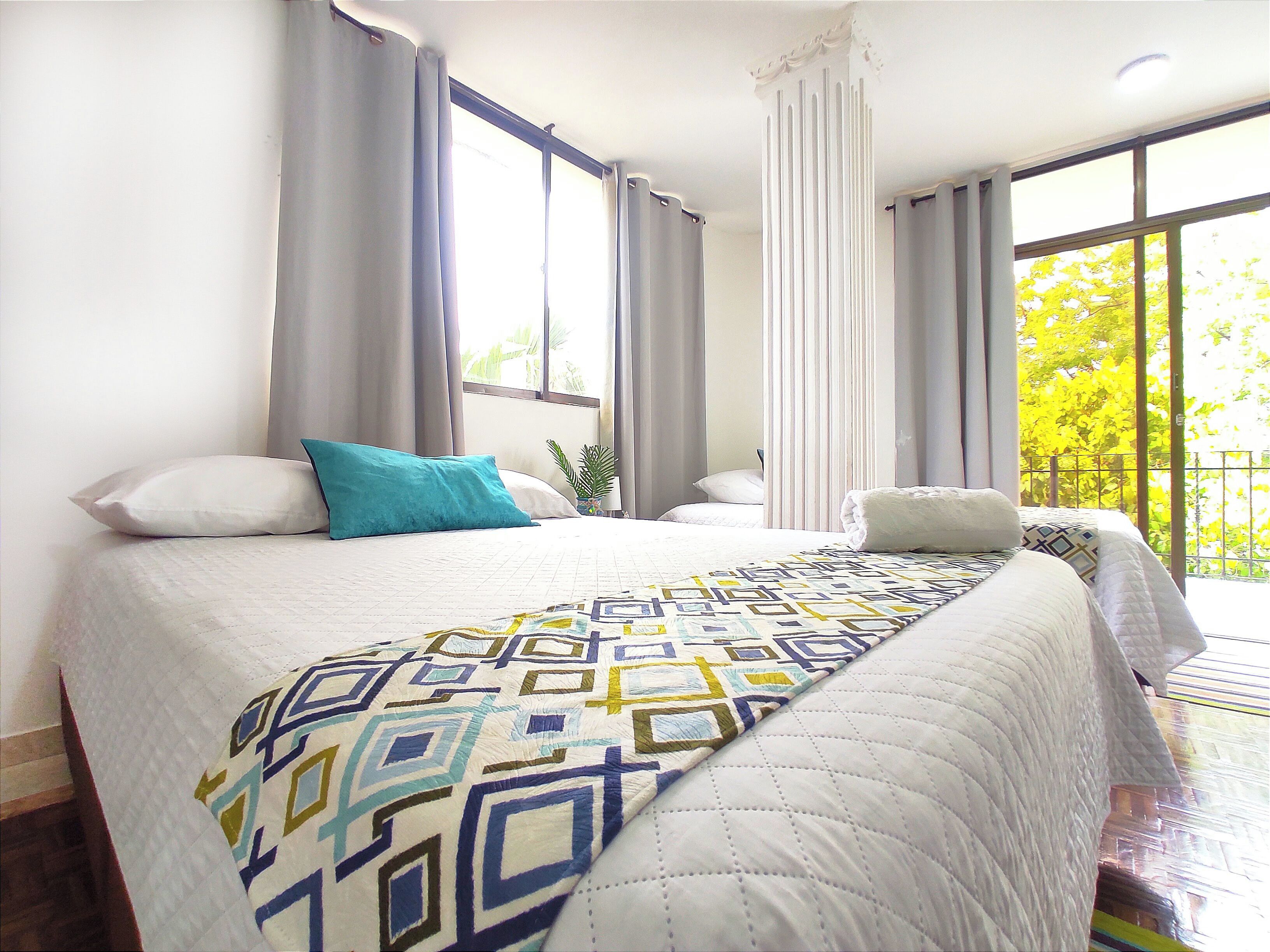 Quarto casal panorâmico, 1 quarto | Roupas de cama premium, edredons de pluma, frigobar, Wi-Fi de cortesia