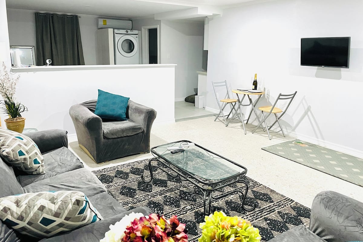 Design studio suite, 1 slaapkamer | Woonruimte | Een smart-tv, Netflix en streamingdiensten