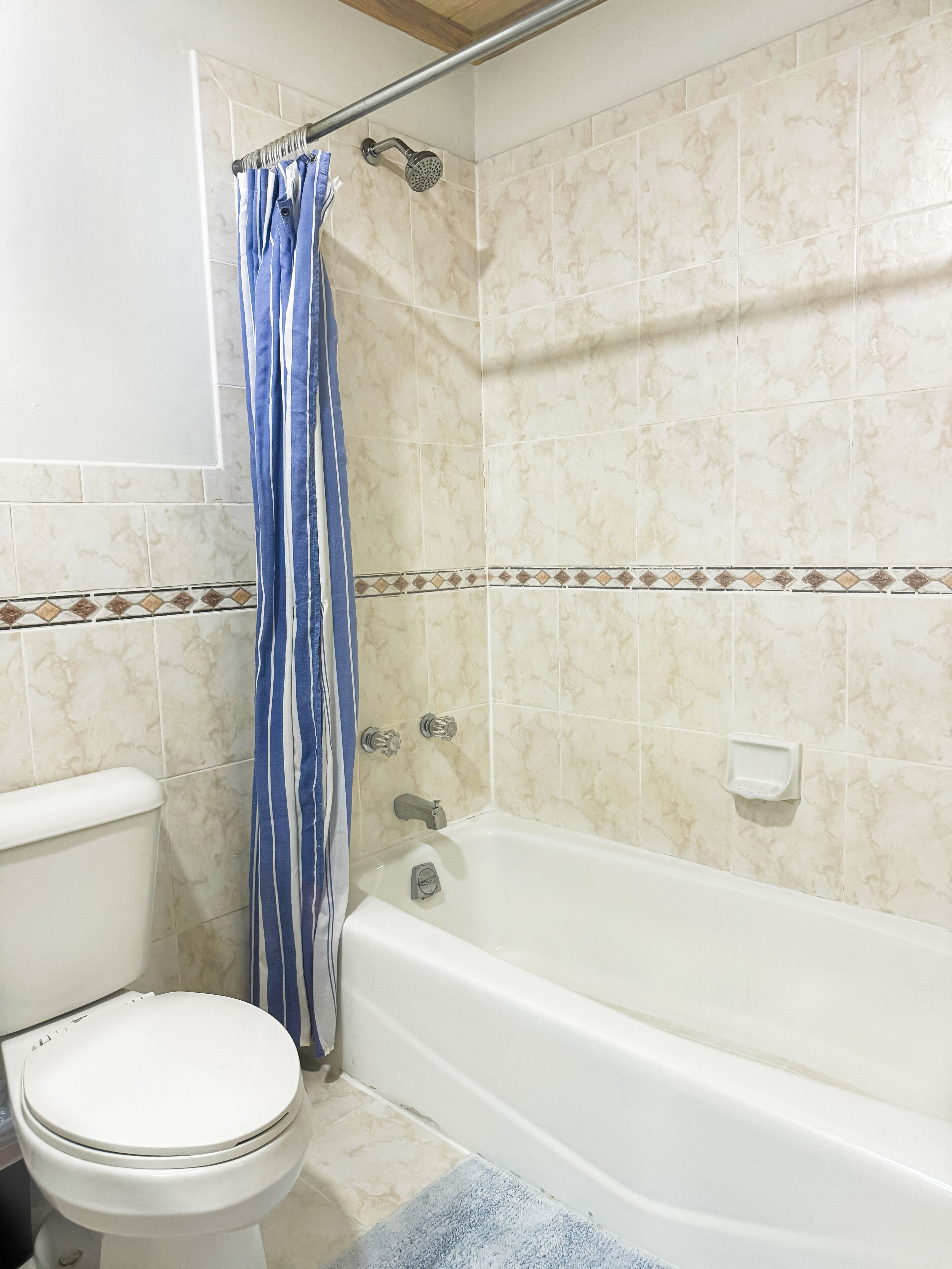 Comfort Studio Suite | Bathroom | Hair dryer, soap, shampoo, toilet paper