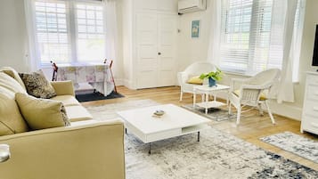 Appartement Classique | Coin séjour | TV connectée, Netflix, services de streaming