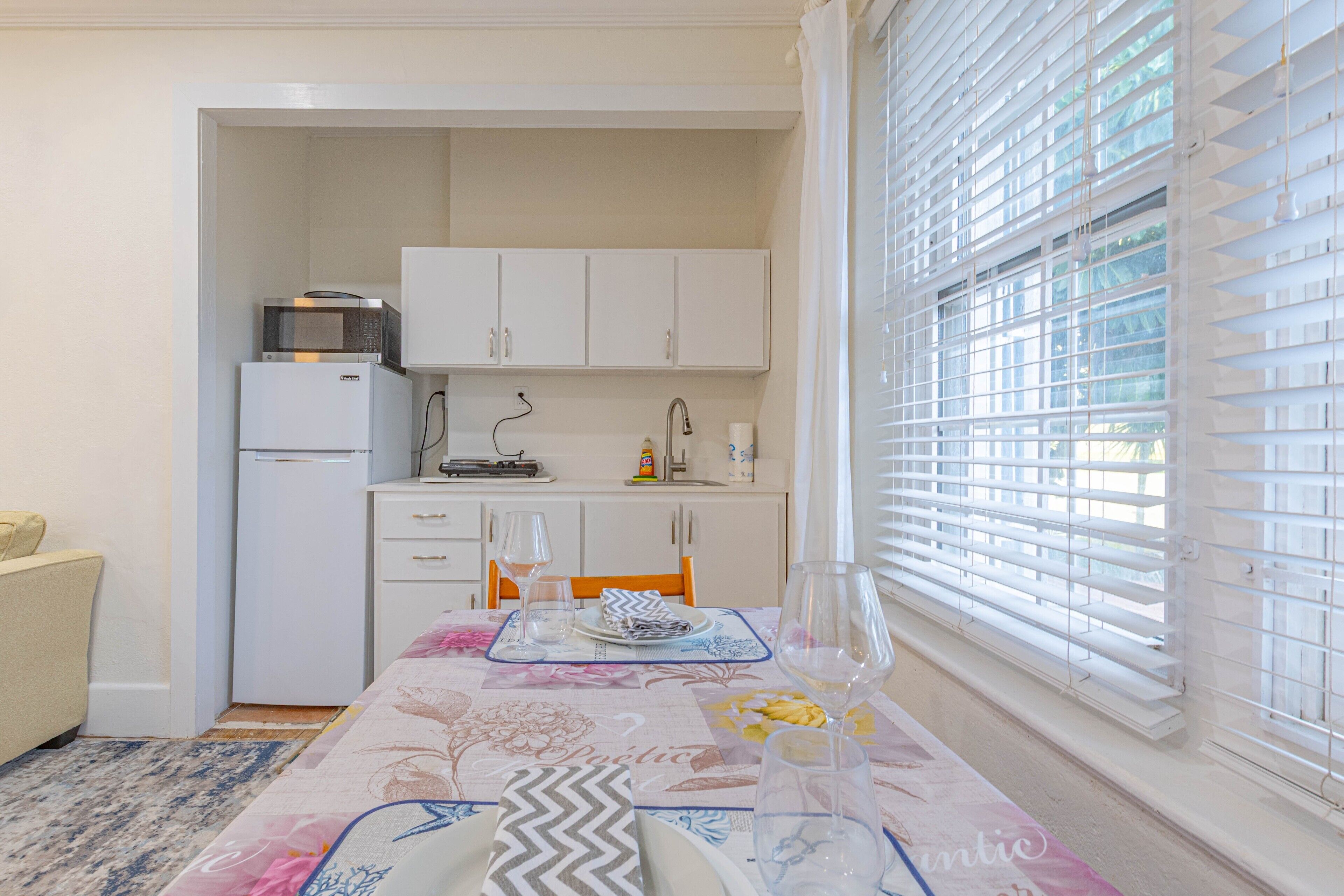 Classic Apartment | Private kitchen | Full-sized fridge, microwave, stovetop, toaster