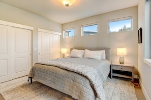 2 bedrooms, iron/ironing board, travel cot, free WiFi - Downtown WP Cabin 44 I Private Hot Tub I Great Views I Bunk Room I Discounted Attractions (Fraser)