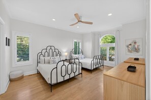 4 bedrooms, iron/ironing board, WiFi, bed sheets - Luxurious Contemporary 4 BR Home, Golf Views! One Block to Beach! (Seabrook Island)