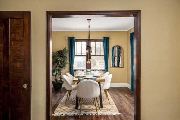 Dining - 10 Mins To The Big House/ Sleeps Up To 10 Guests (Ann Arbor)