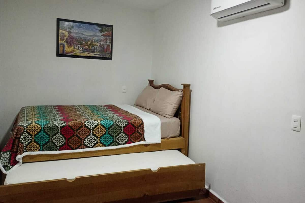 Standaard kamer, 1 slaapkamer, en-suite badkamer | Individueel gedecoreerd, individueel gemeubileerd, gratis wifi