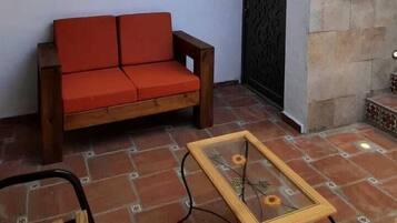 Televisión LCD de 32 pulgadas con canales por cable