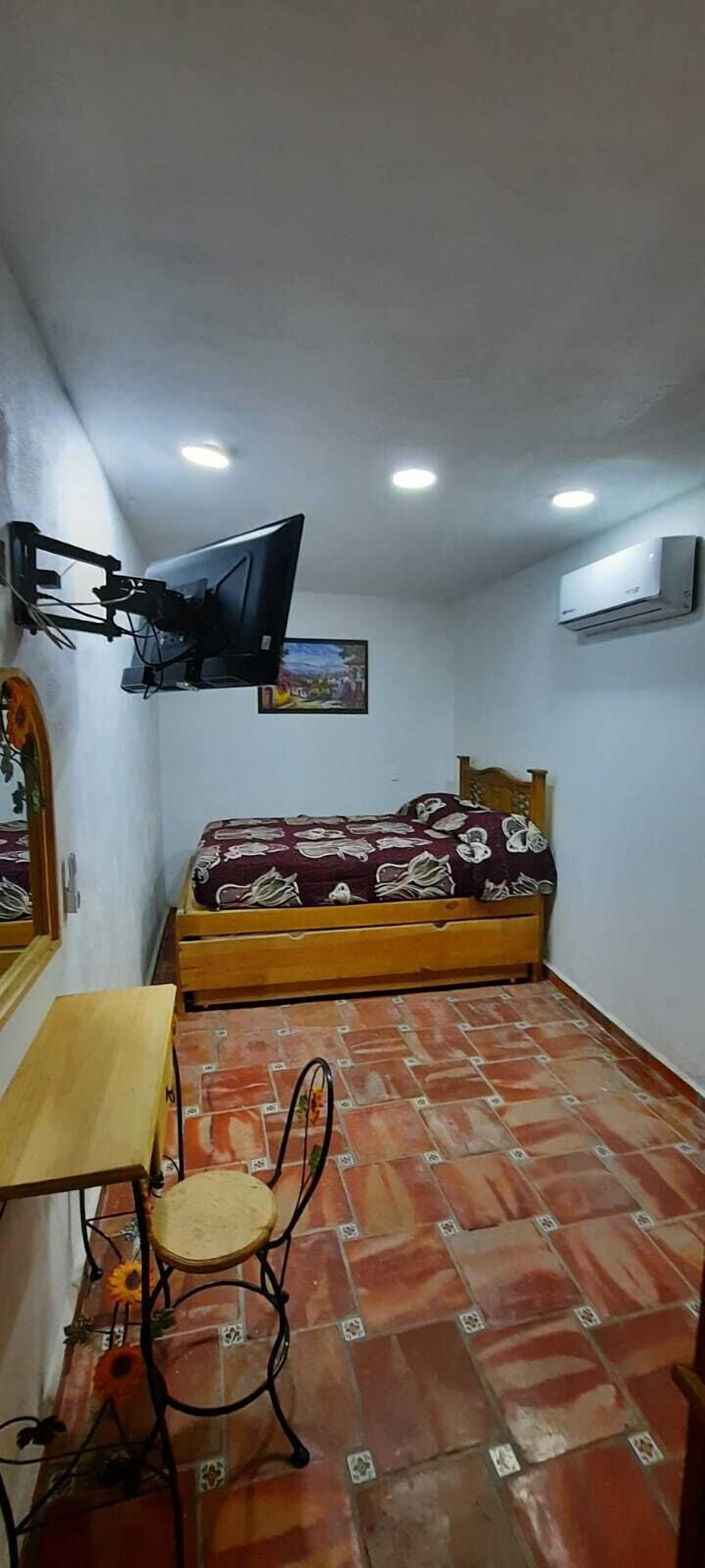 Habitación estándar, 1 habitación, baño en la habitación | Decoración personalizada, muebles diferentes y wifi gratis 