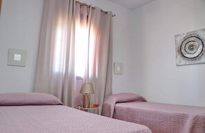 3 bedrooms, iron/ironing board, bed sheets - Villa Arroyo in Conil (Conil de la Frontera)