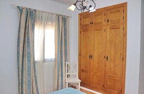 3 Schlafzimmer, Bügeleisen/Bügelbrett, Bettwäsche