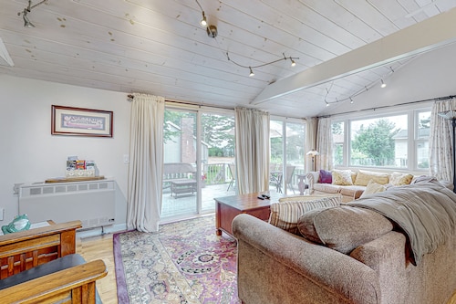 Crystal Lake Cottage | House in Gilmanton