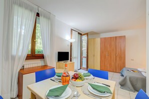 Dining - Porto Letizia Bologna 2, Porlezza, Italy (Porlezza)