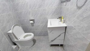 Handtücher, Seife, Shampoo, Toilettenpapier