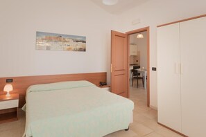 1 chambre, fer et planche à repasser, accès Internet