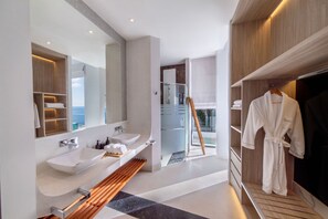 อ่างอาบน้ำและฝักบัวแยกจากกัน, ของใช้ในห้องน้ำฟรี, ไดร์เป่าผม