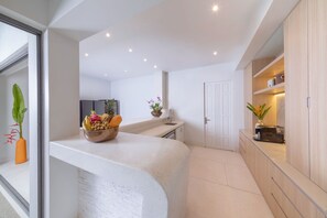 Full-size fridge, microwave, oven, dishwasher - Villa La Prana (Kamala)