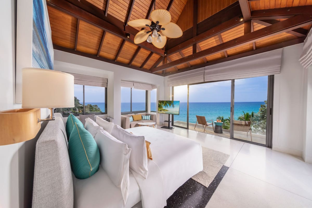 Minibar, desk, laptop workspace, blackout drapes