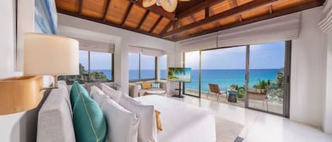 Minibar, desk, laptop workspace, blackout drapes