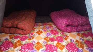 5 bedrooms, bed sheets