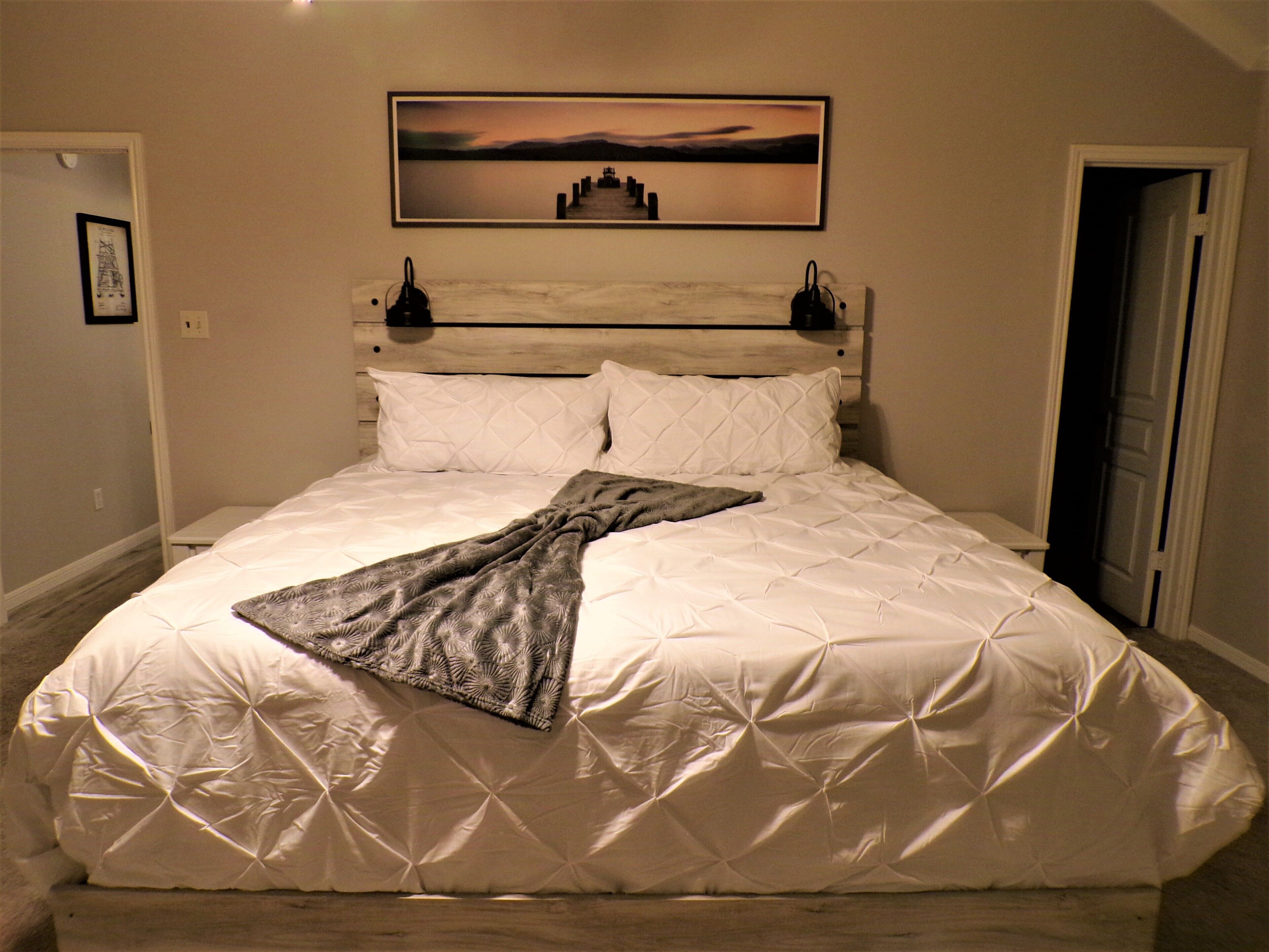 4 bedrooms, desk, iron/ironing board, travel cot