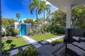 Property grounds - Vahevala: Your Tranquil Mid-Town Key West Oasis, 3BR Home, Pool & Close to Beaches & Duval Street! (Key West)