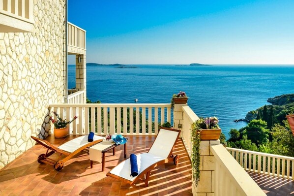 House | 4 bedrooms - Holiday Houses, Villas Luxury - Amazing Seaview (Zupa dubrovacka)