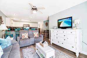Smart TV, books - Gorgeous 2 BR Condo in Ocean Walk, Dogs Welcome, Near Ocean, Large Pool (Oak Island)