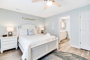 2 bedrooms, iron/ironing board, free WiFi, bed sheets - Gorgeous 2 BR Condo in Ocean Walk, Dogs Welcome, Near Ocean, Large Pool (Oak Island)