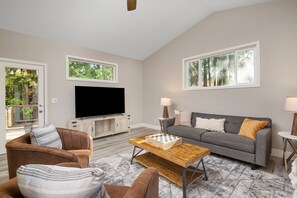 電視、壁爐、乒乓球設施