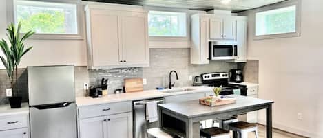 Fridge, microwave, stovetop, dishwasher