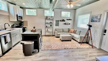 Una Smart TV, una chimenea