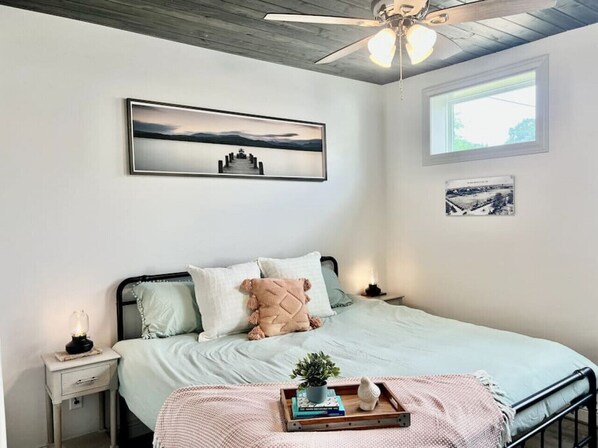 1 bedroom, desk, free WiFi, bed sheets