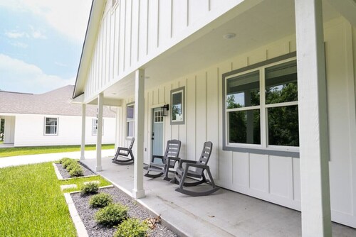 Modern Nest - Brand New House w/ modern amenities