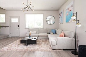 Smart TV - Modern Nest - Brand New House w/ modern amenities (Bryan)