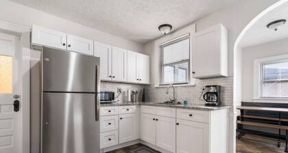 Large 2 Bed Apartment in The Heart of Canton