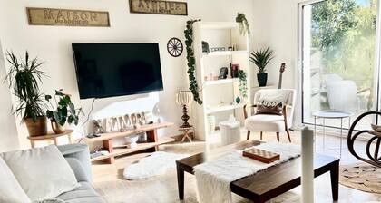 Grande maison bretonne idéalement située proche plages et commerces !