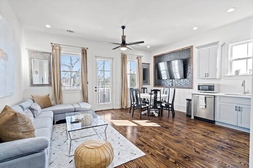 Pristine 4BD w Pool | Driveway Parking | Balcony