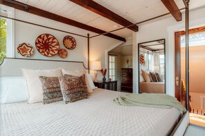 2 habitaciones, tabla de planchar con plancha, cuna de viaje y wifi 