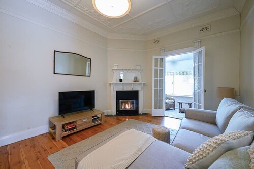 Bultje Bliss - CBD Haven, 1920s Timeless Charm