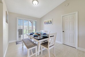 Dining - Sandhill House Port St. Lucie, Sandhill House Port St. Lucie - A family retreat near Jensen Beach (Port St. Lucie)