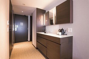 Studio 20 Twin (Non smoking) | Pillow-top beds, individually furnished, blackout curtains, free WiFi - KABIN Kyoto (Kyoto)