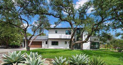 Westlake /15 Min to DT/Pool/Hot Tub/Views!!