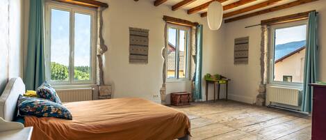 3 chambres, bureau, draps fournis